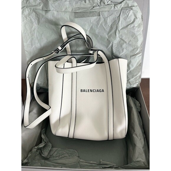 BALENCIAGA Everyday XXS Tote bag - Picture 14 of 16